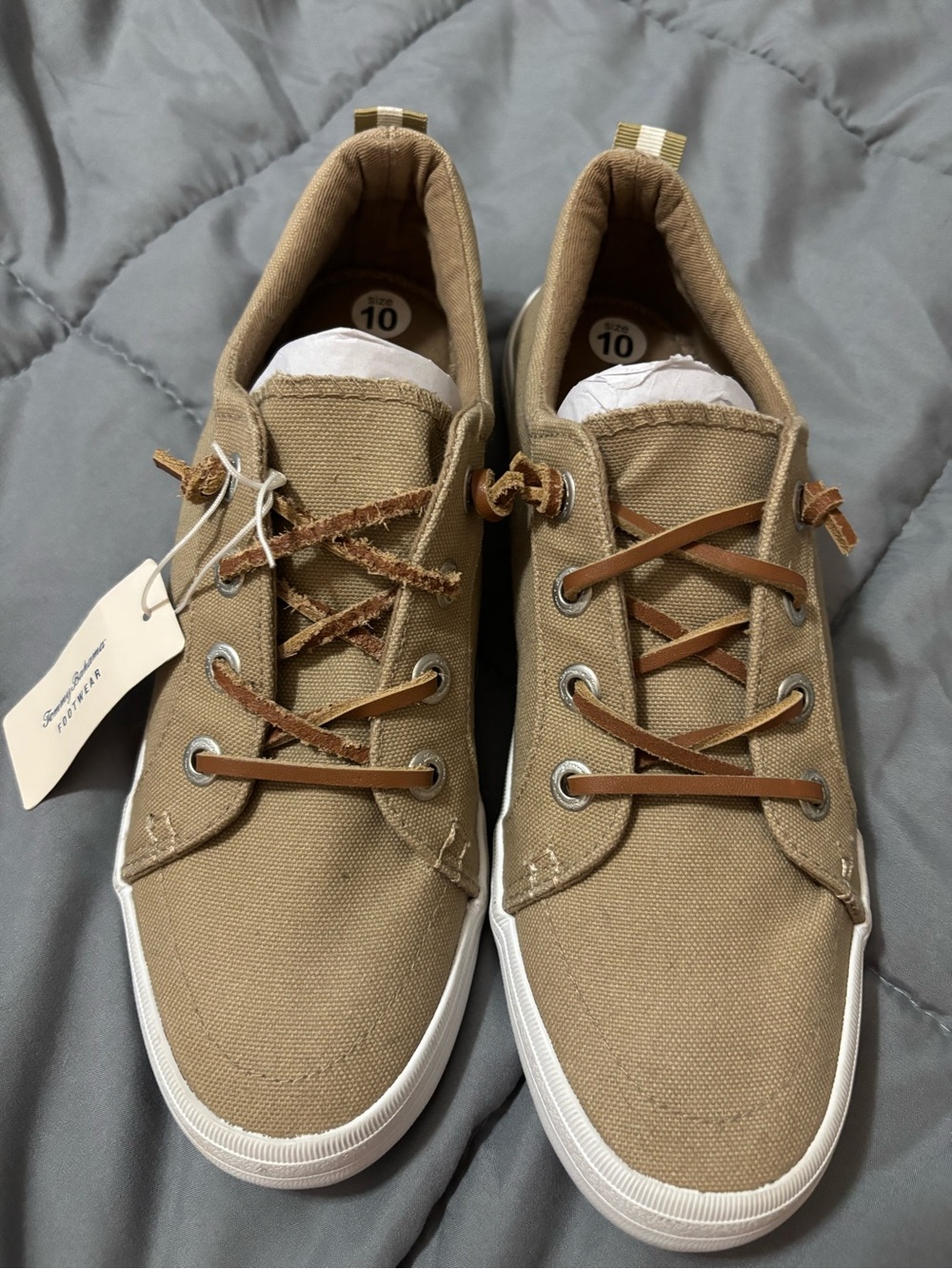NEW Tommy Bahama Women’s Size 10 Tan Canvas Slip-On Sneakers